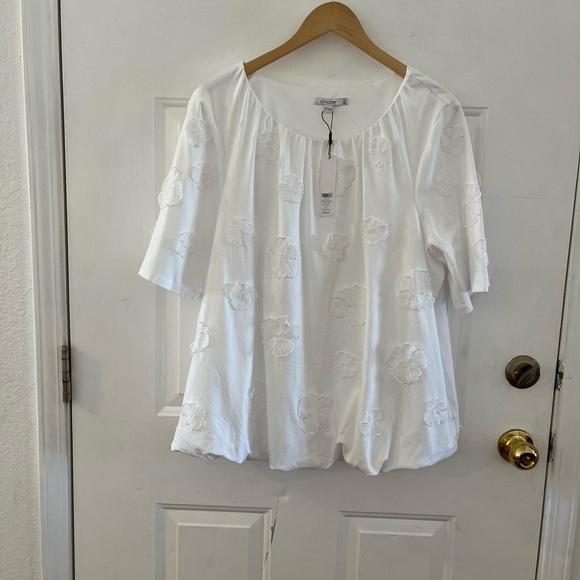 Chico's Plus-Size White Floral 3D Applique Bubble Hem Knit Top Sz XXL - Picture 9 of 9